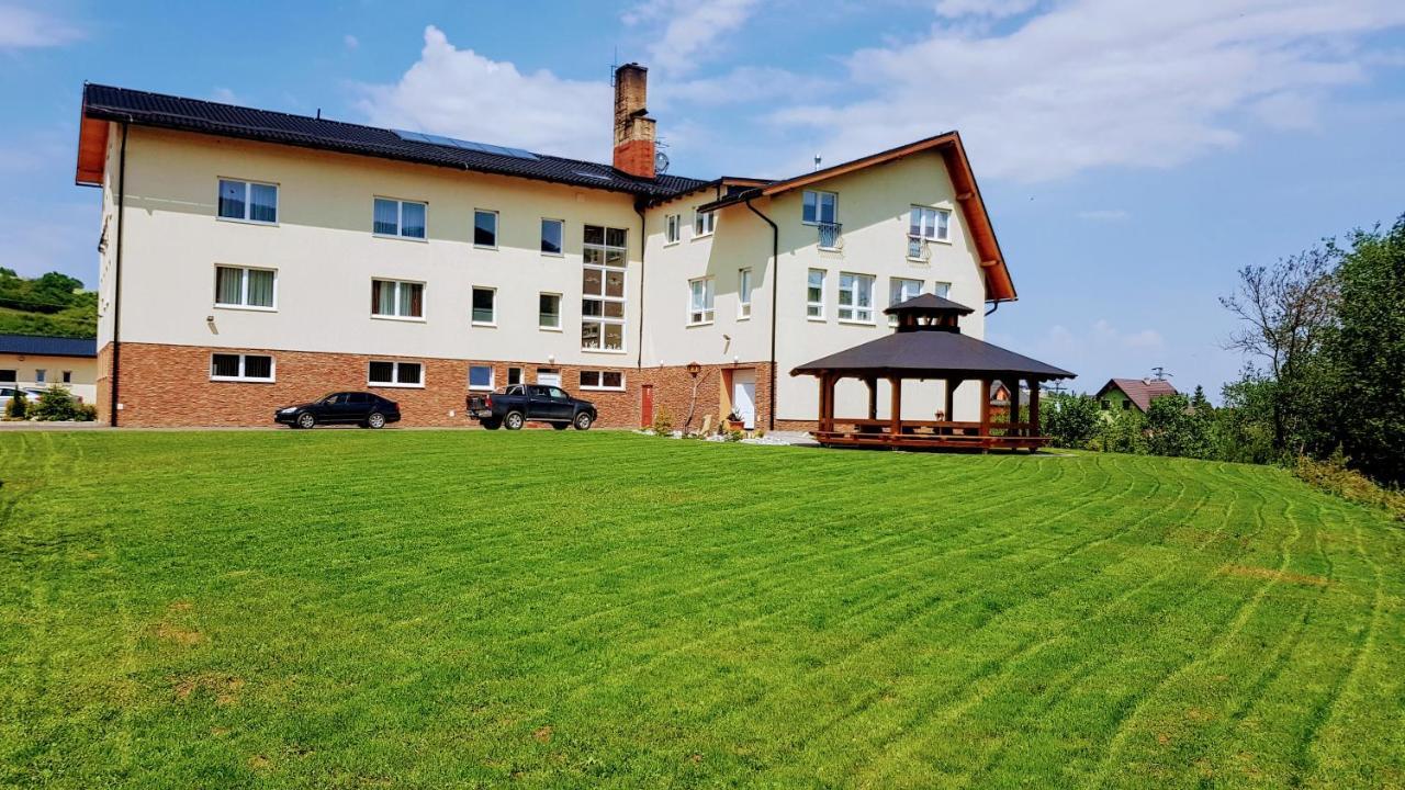 Agrohotel Tri Brezy Hrustin Exterior foto