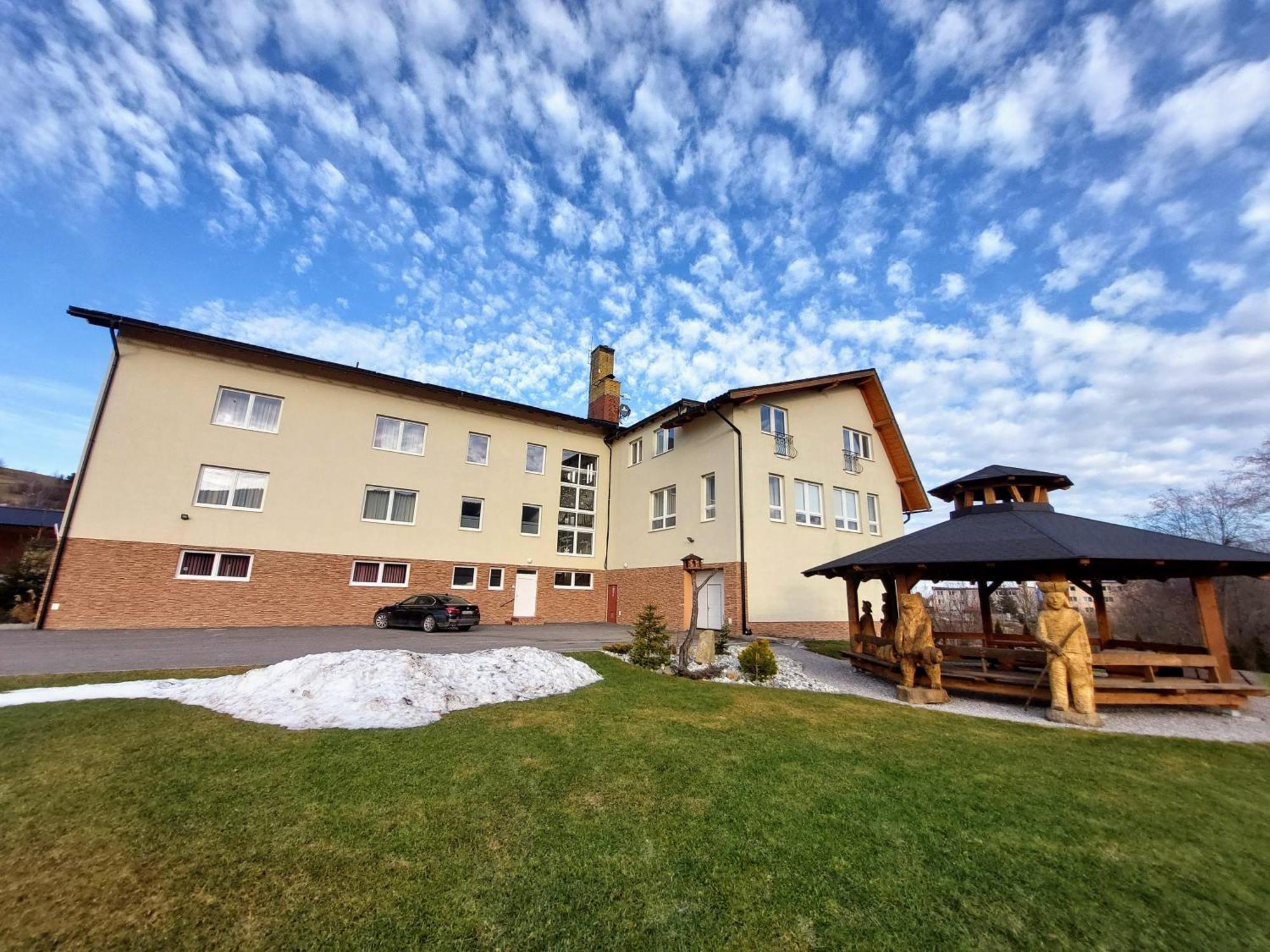 Agrohotel Tri Brezy Hrustin Exterior foto