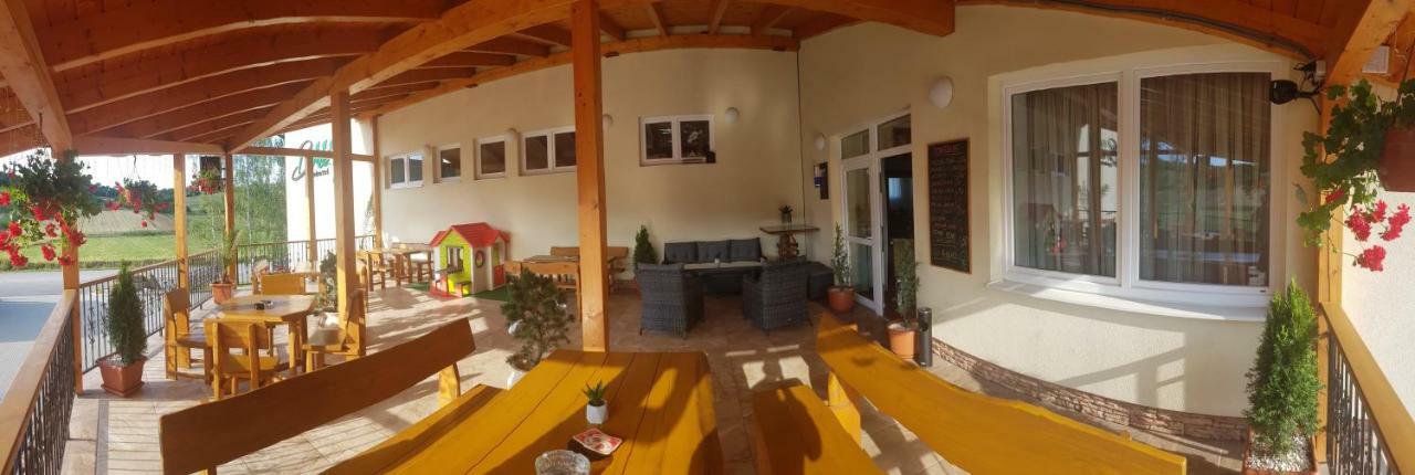 Agrohotel Tri Brezy Hrustin Exterior foto
