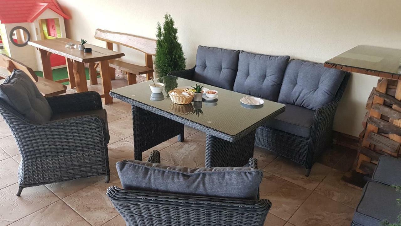 Agrohotel Tri Brezy Hrustin Exterior foto