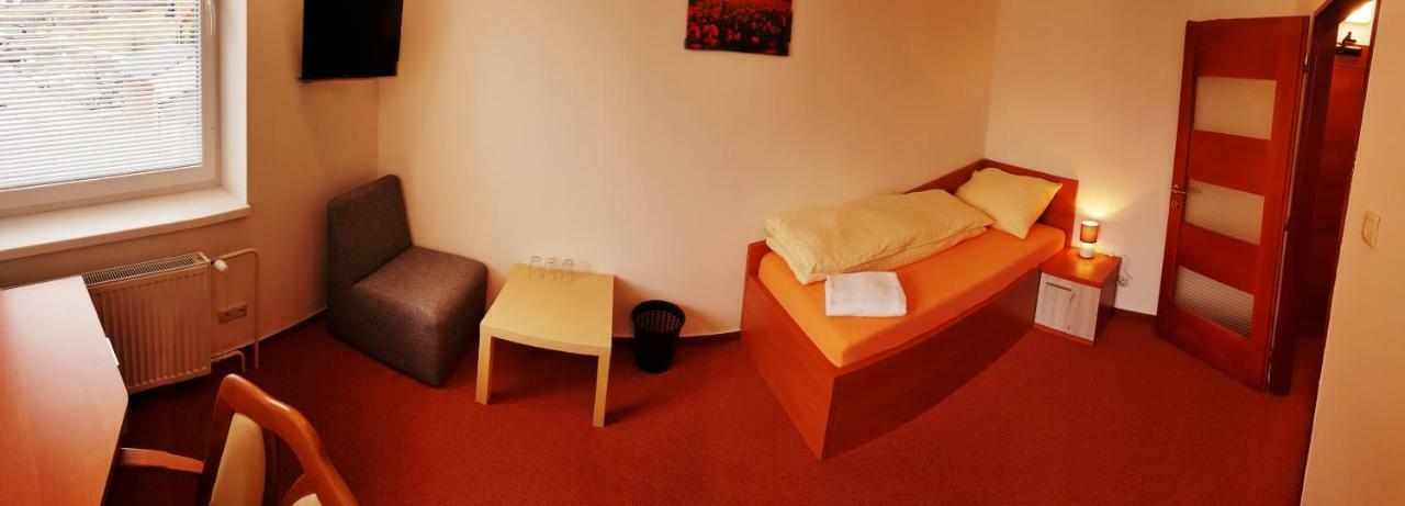 Agrohotel Tri Brezy Hrustin Exterior foto