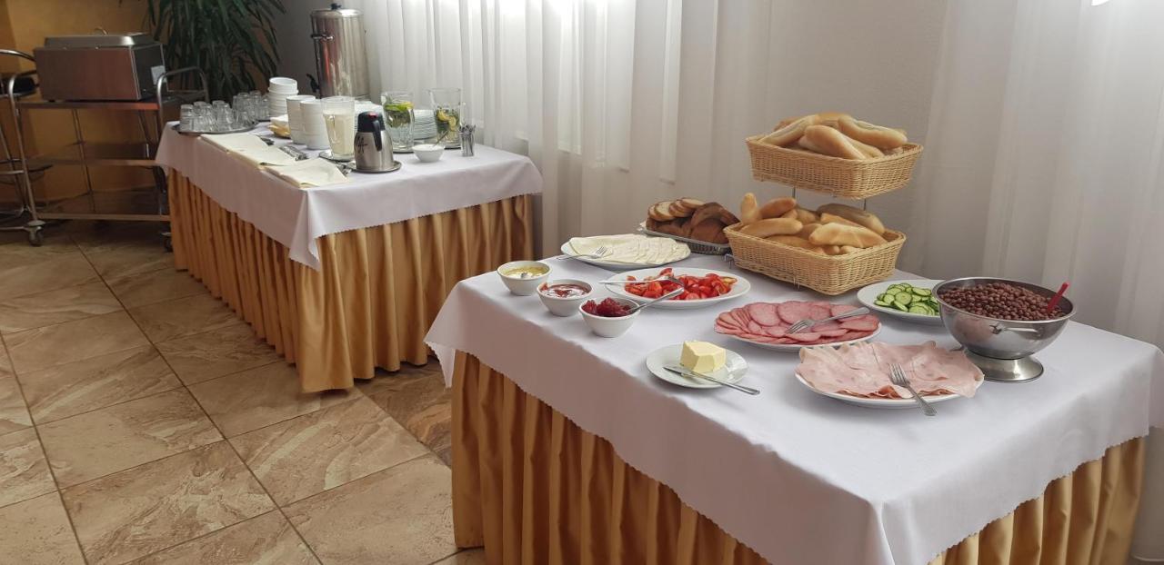 Agrohotel Tri Brezy Hrustin Exterior foto
